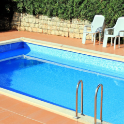 Piscine extérieure en béton : conception et construction sur mesure Eyguieres